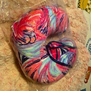 NWT/NIP Lilly Pulitzer Flight Set Travel Pillow/Eye Mask-Dragonfruit Oh My Guava